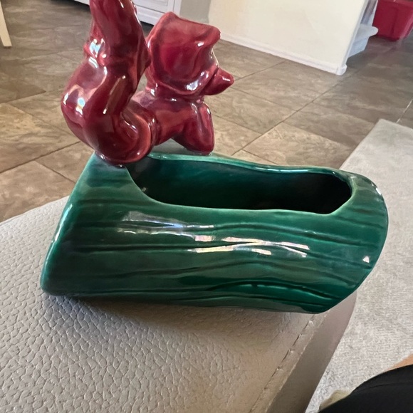 MCM Pixie Ceramic Log Planter with red pixie - Picture 3 of 9